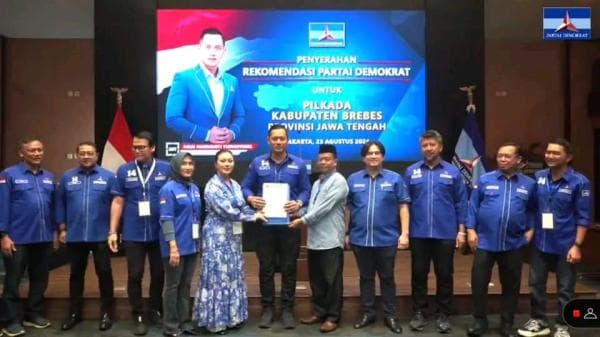 Sah! Partai Demokrat Serahkan Rekomendasi untuk Paramitha Widya Kusuma dan Wurja di Pilkada Brebes