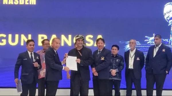 Dicky Chandra Dapatkan SK dari Partai Nasdem untuk Dampingi Viman di Pilkada 2024