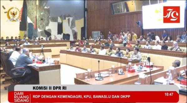 DPR dan KPU Resmi Putuskan PKPU Pilkada Sesuai Putusan MK