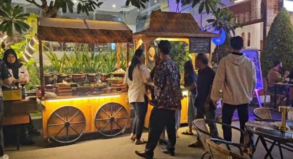 Video: Sensasi wedangan "Mbah Wi" Kuliner Rakyat Cita Rasa Solia Yosodipuro Hotel di Solo