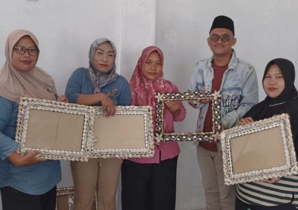 Pelatihan Kerajinan Kulit Kerang, Kades Cikiruhwetan: Terima Kasih KCDKP Banten Wilayah Selatan