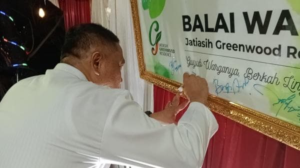 Gelar Peringatan HUT RI ke-79, Warga Jatiasih Greenwood Bekasi Resmikan Balai Warga