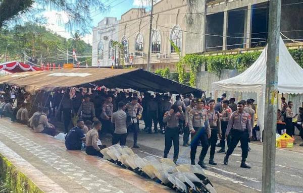 Pendaftaran Cagub dan Cawagub, Ratusan Polisi Dikerahkan Amankan Kantor KPU Papua Barat Daya