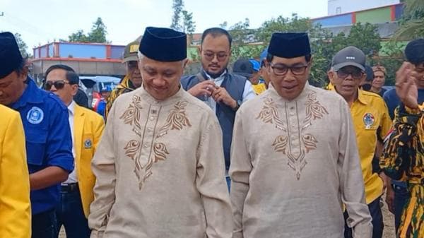 Lantunan Sholawat Bersamai Paslon Yusuf-Hendro Daftar ke KPU Kota Tasikmalaya