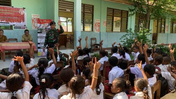 TNI Pos Nelu Ajar Bahasa Inggris untuk Siswa SDN Hoka