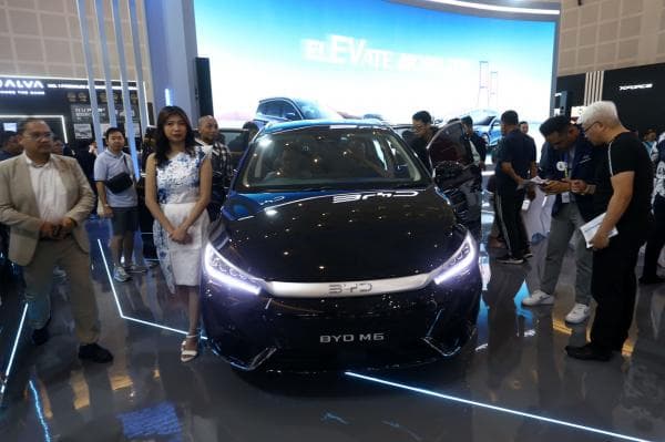 Mejeng di GIIAS Surabaya 2024, Segini Harga MPV Listrik Segmen Medium BYD M6