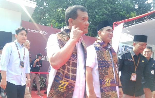 Resmi! Komjel Pol Ahmad Luthfi-Taj Yasin Bersama Partai Pendukung Mendaftar ke KPU Jateng