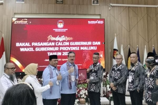 Pasangan Hendrik Lewerissa dan Abdullah Vanath Daftar Pilgub Maluku