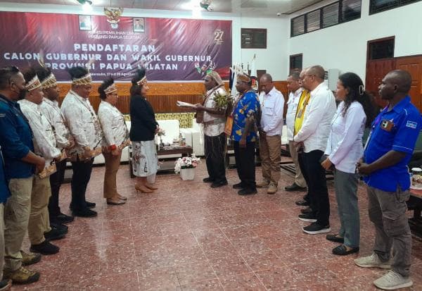 Paslon Gubernur dan Wakil Gubernur Papsel Darius Gebze - Petrus Safan Resmi Mendaftar di KPU