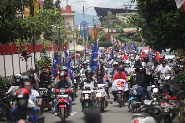 Dedy - Andrew Resmi Mendaftar di KPU sebagai Calon Bupati dan Wakil Bupati Toraja Utara 2024