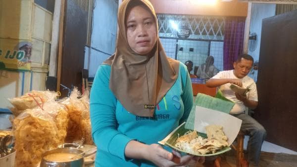 Warung Pecel Pincook Bu Jenny, Surga Kuliner Malam di Jombang yang Tak Boleh Dilewatkan