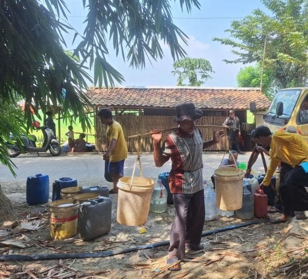 Distribusi 166 Ribu Liter Air Bersih dari BPBD untuk Masyarakat Terdampak Kekeringan di Karawang