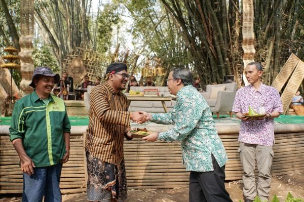 Multi Bintang Indonesia Capai 100 Persen Keseimbangan Air dan Resmikan Solar Panel Baru