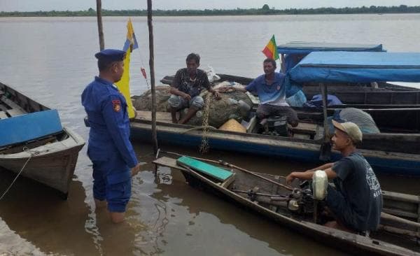 Polairud Lakukan Pendekatan ke Warga  di Pesisir Untuk Pilkada Damai