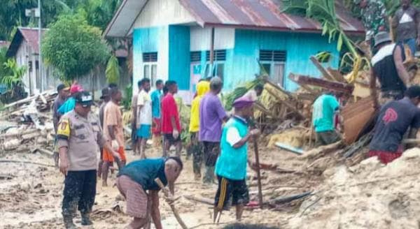 Bencana Tanah Longsor di Raja Ampat, Tiga Rumah Rusak Parah, Satu IRT Tewas Akibat Tertimbun Longsor