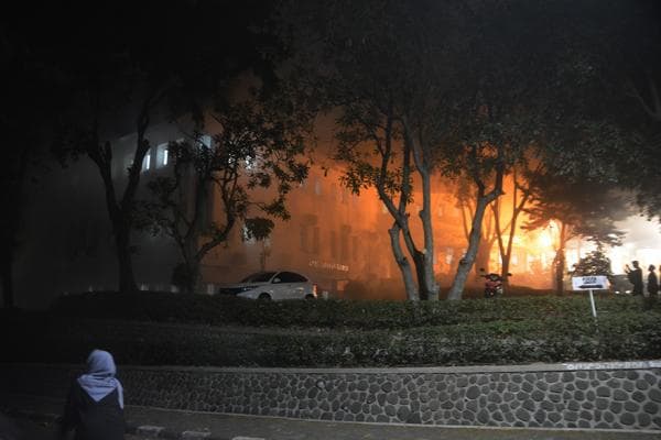 Gedung Samping Rektorat Undip Nyaris Terbakar, Sempat Muncul Ledakan