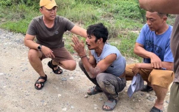 Disergap,Petugas, Pemuda di Inhu Nekat Telan Sabu Disergap,Petugas, Pemuda di Inhu Nekat Telan Sabu