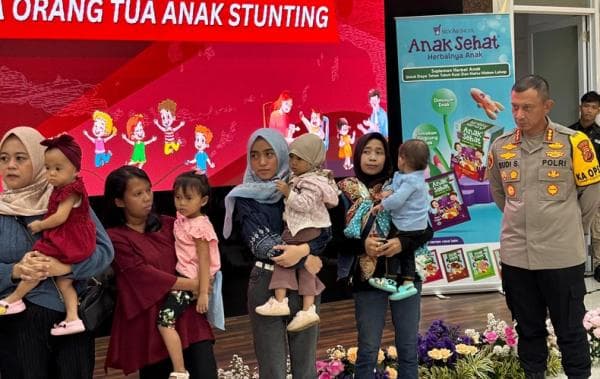 Polrestabes Bandung Tekan Angka Stunting, Bagikan Bantuan Rp500.000 untuk 100 Keluarga