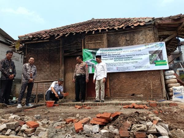 Pemcam Tigaraksa Kolaborasi Dengan Kopsyah BMI Bangun Rumah Tidak Layak Huni di Matagara