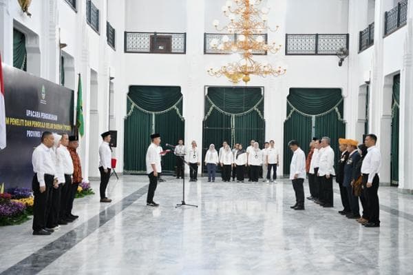 Kukuhkan TP2GD, Bey Harap Lebih Banyak Tokoh Jabar Jadi Pahlawan Nasional