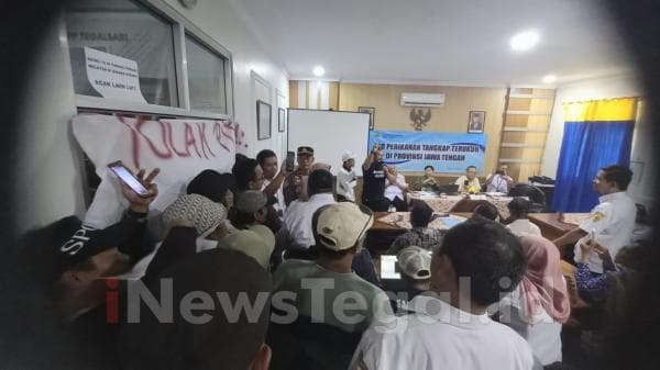 200 Nelayan Kota Tegal Gerudug Kantor PPP Jongor Tolak PIT