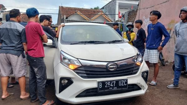 Pelajar Bawa Mobil Tabrak 6 Kendaraan di Tasikmalaya, Habis Bensin Pengemudi Kabur