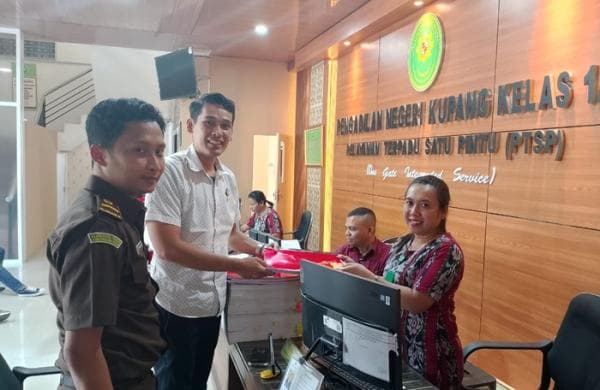 Kejari TTU Limpahkan Berkas Perkara dan 108 Barang Bukti Kasus Korupsi ADD Nonotbatan ke PN Kupang