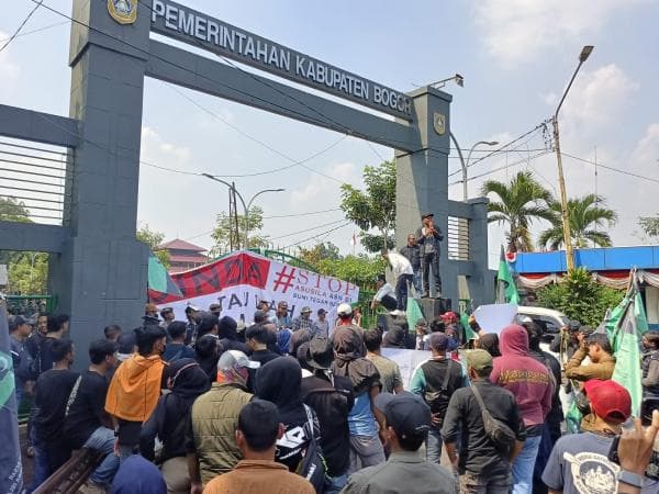 Buntut Penertiban di Jalur Puncak, Mahasiswa dan Warga Demo Tuntut Pj Bupati Bogor Pulang ke Kendari