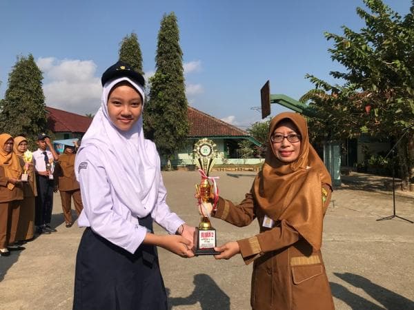 Kalila Amira Rifda Sukses Raih Juara 2 Tenis Meja Nasional, SMP N 2 Rakit Bangga