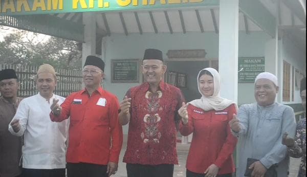 Fauzi dan Laras Ziarah ke Makam KH Ghalib: Mengenang Perjuangan Sang Pahlawan Melawan Penjajah