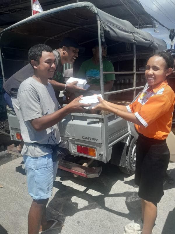 Warga Senang Terima Paket Makanan Siap Saji, "Program Pegadaian Peduli Mengetuk Pintu Langit"