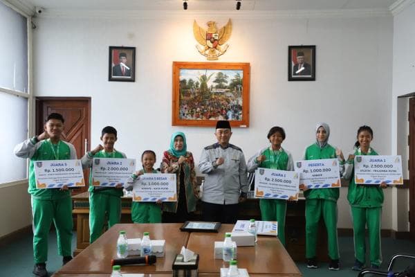 Apresiasi dan Uang Pembinaan 6 Atlet Jombang Peraih Prestasi O2SN Tingkat Nasional