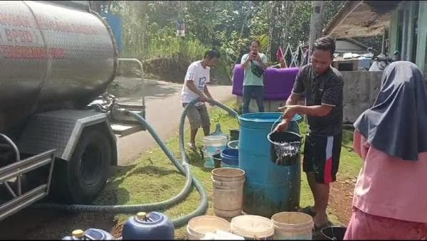 BPBD Kota Tasikmalaya Salurkan Air Bersih untuk Atasi Kekeringan Akibat Kemarau