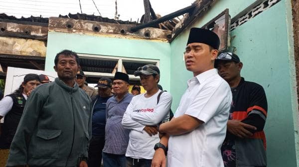 Gus Barra Beri Bantuan Untuk Korban Kebakaran Dusun Gebangmalang