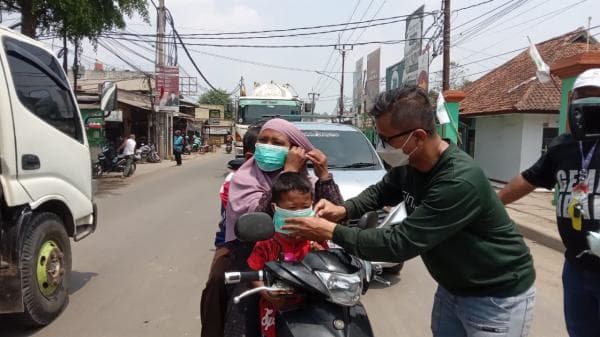 Dampak Hilir Mudik Truk Tambang di Parungpanjang, Warga Tebar Masker Desak Pemerintah Atasi Ispa