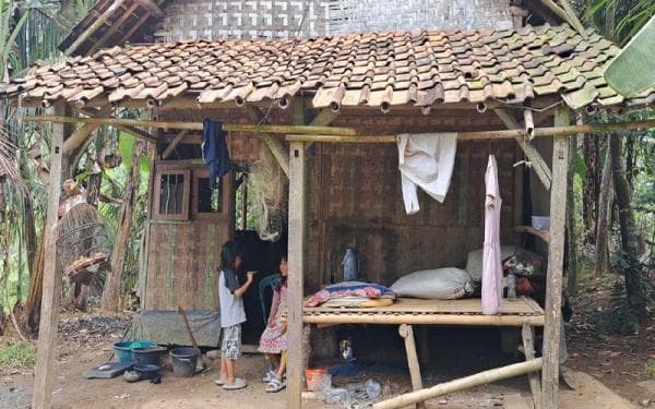 Satu Keluarga Tinggal di Rumah Reyot Tak Layak Huni di Lebak, Sering Tak Makan Seharian