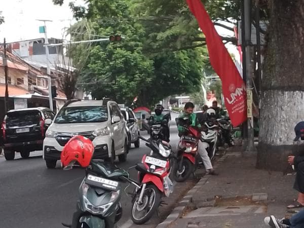 Kisah Para Pejuang Ojol di Bawah Gemerlap Kota Malang