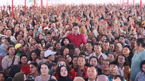 Sofyan Tan Wujudkan Mimpi Orang Susah Bisa Berkuliah