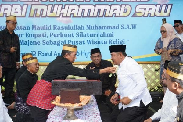 Hadiri Maulid Nabi di Majene, Pj Gubernur Sulbar Dukung Salabose Jadi Wisata Religi