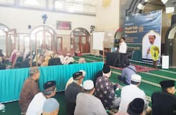 Peringati Maulid Nabi, Calon Bupati Kuningan Yanuar Prihatin Isi Tausiyah Inspiratif