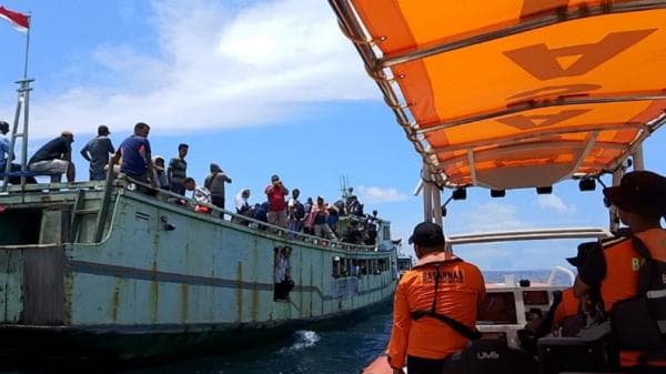 KM Nur Rezki dari Wanci Membawa Puluhan Penumpang Mati Mesin di Perairan Kaledupa Wakatobi