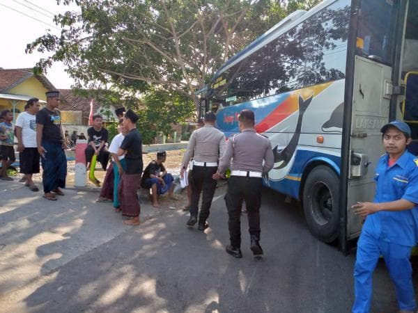 Bus Sugeng Rahayu Tabrak Pohon di Jombang, Alhamdulillah Seluruh Penumpang Selamat!