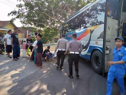 Bus Sugeng Rahayu Tabrak Pohon di Jombang, Alhamdulillah Seluruh Penumpang Selamat!