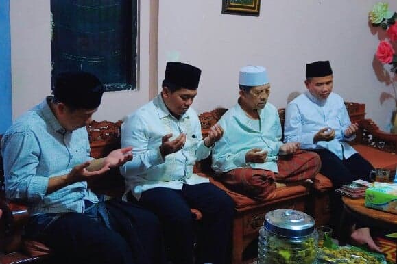 KH Aa Maulana Doakan Bakal Calon Bupati Didik Agus T untuk Benahi KBB