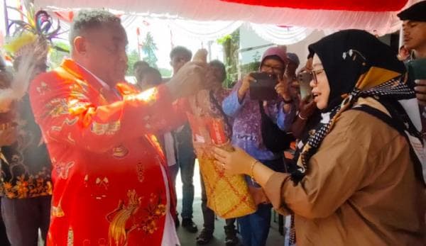 Gelar Sumpah Adat, LMA Ambel Raja Ampat Tolak Proses Verifikasi Faktual KPU PBD