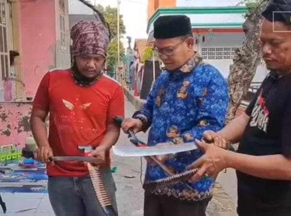 Kualitas Tinggi Golok Cilegon, Diproduksi Pandai Besi Wawan Citangkil