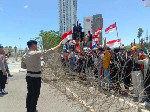 Ribuan Warga Tanjung Uncang Geruduk Kantor BP Batam Tuntut Layanan Air Bersih