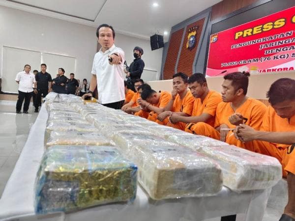 Amankan 8 Tersangka, Polda Riau Bongkar Jaringan 76 Kg Sabu