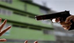 Oknum Polisi di Sikka Berlagak bak Koboi, Banting Bale dan Todongkan Pistol ke Ibu Rumah Tangga 