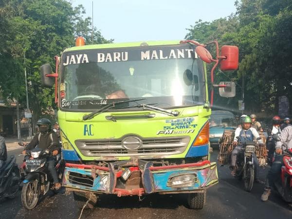 Dua Motor Rusak Parah, Usai Terlibat Kecelakaan Beruntun